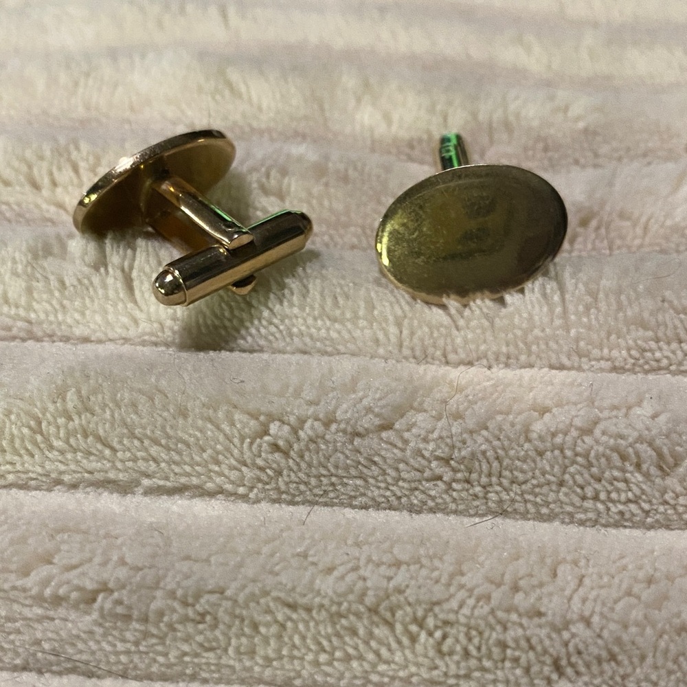 SWANK Gold Oval Cufflinks